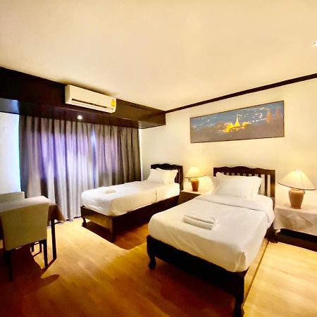 Thapaeplacehotel Чіангмай Екстер'єр фото