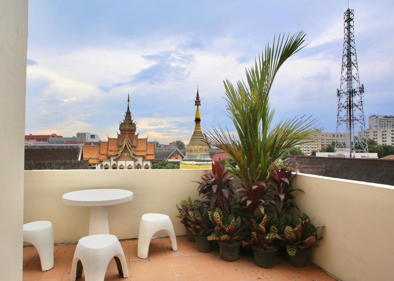 Thapaeplacehotel Чіангмай Екстер'єр фото